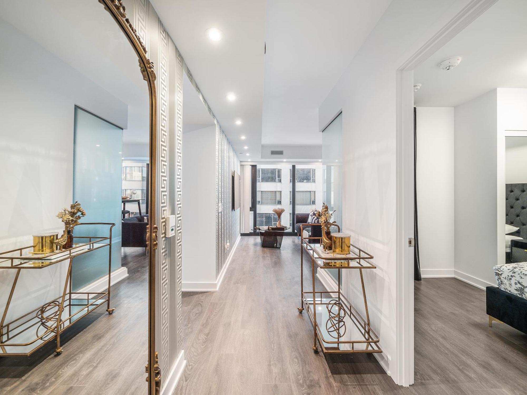 The Estate - Yorkville - Indoor Pool & Hot Tub Apartment *