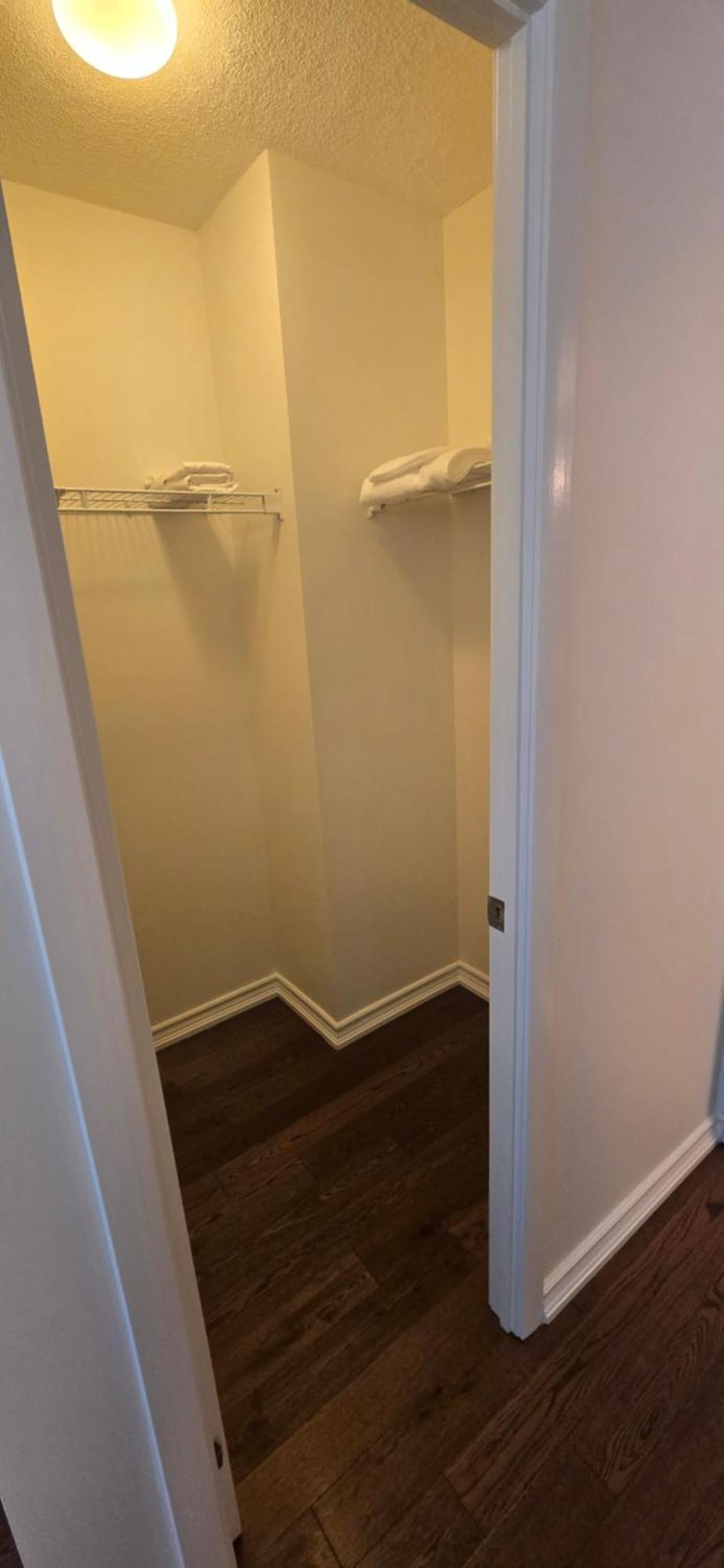 Lovely Near Ontario Apartment Toronto