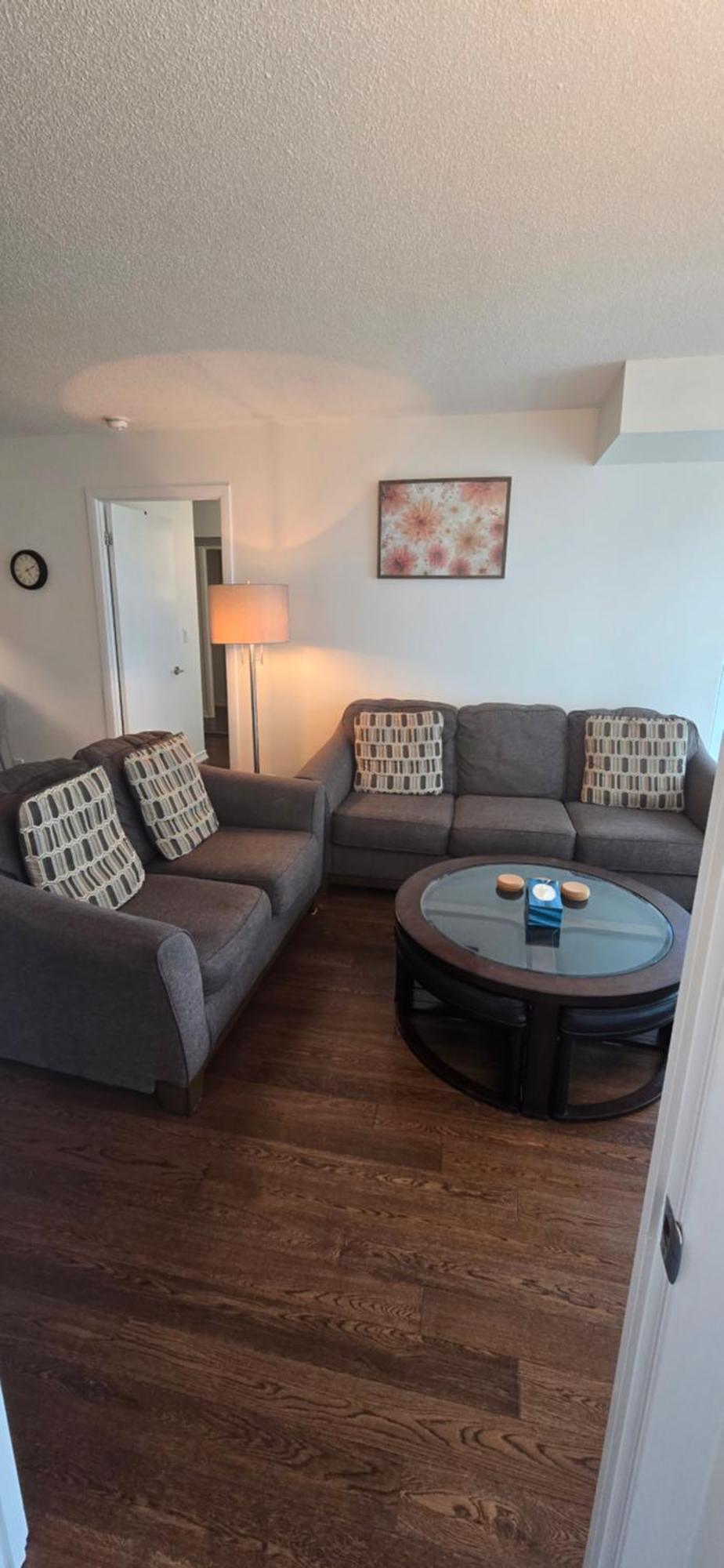 Lovely Near Ontario Apartment *