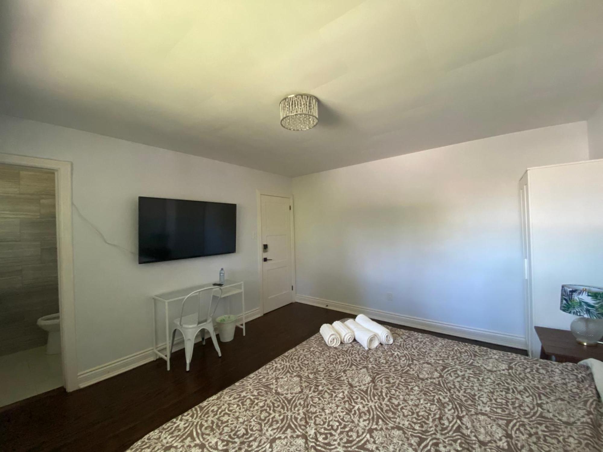 Yonge And Finch Subway !o Cozy & Modern Private Bdr With Private Half Bathroom Privatunterkunft *
