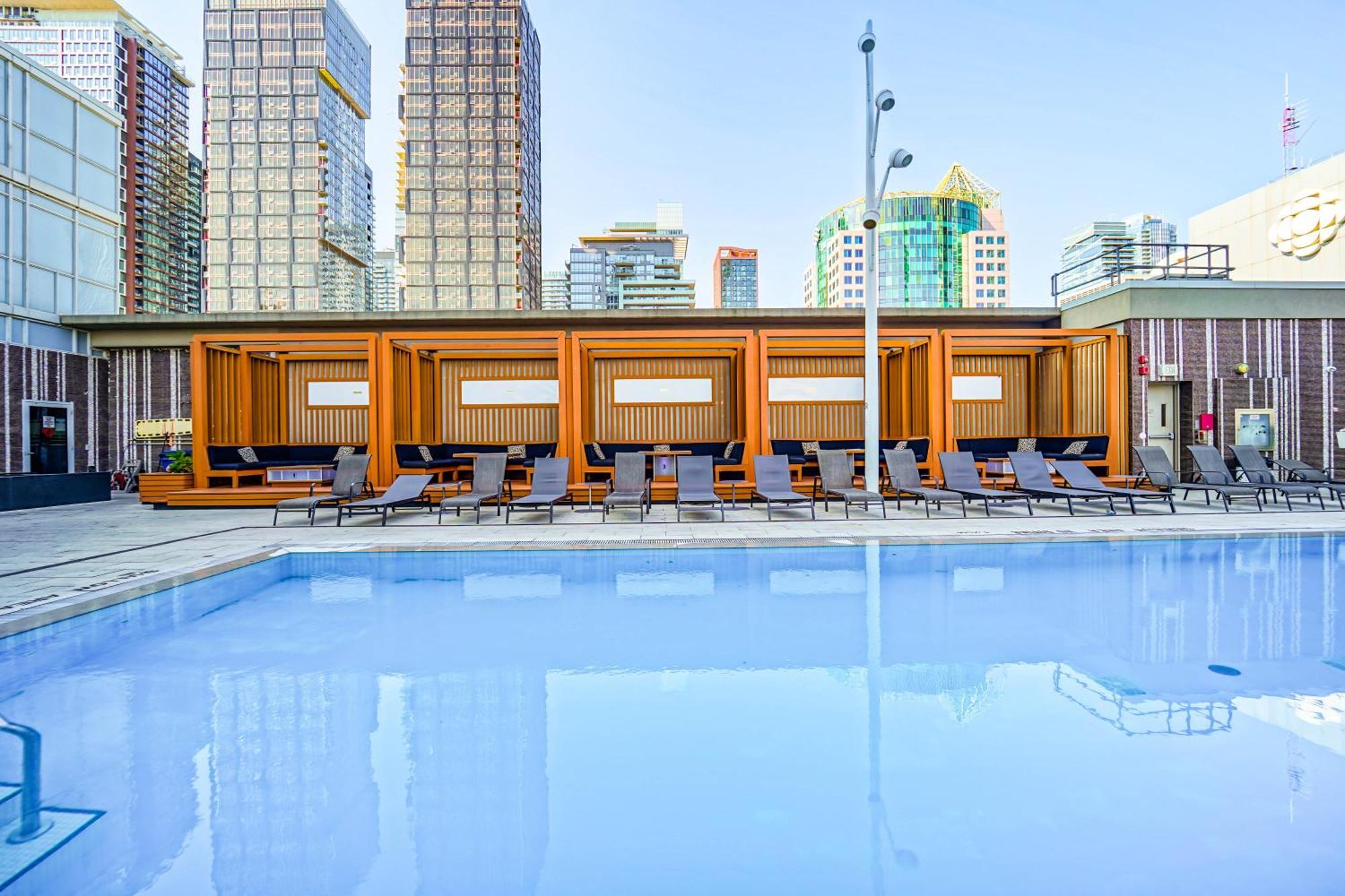Rhd Luxury Condos-downtown, Cn Tower, Metro Convention Centre, Rogers Centre, Free Parking *