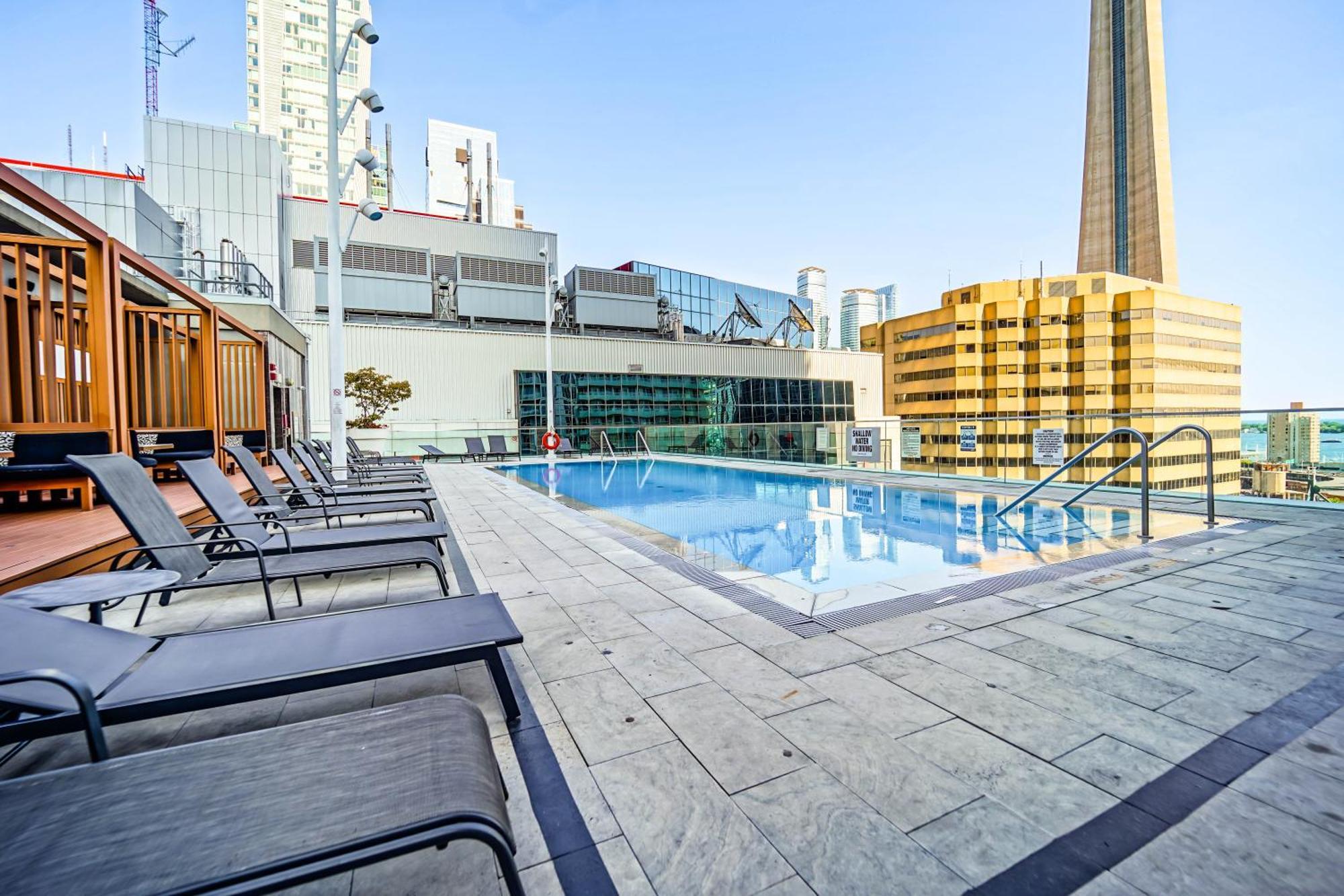 Apartment Rhd Luxury Condos-downtown, Cn Tower, Metro Convention Centre, Rogers Centre, Free Parking *