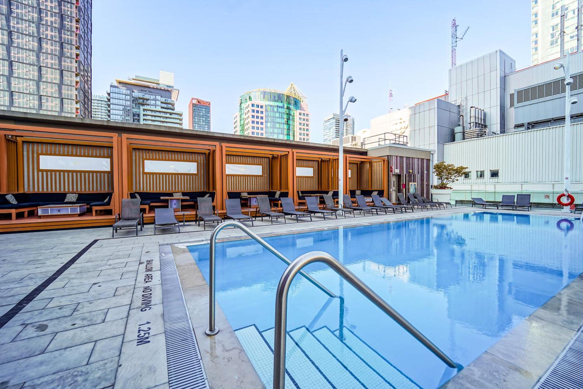 Rhd Luxury Condos-downtown, Cn Tower, Metro Convention Centre, Rogers Centre, Free Parking *