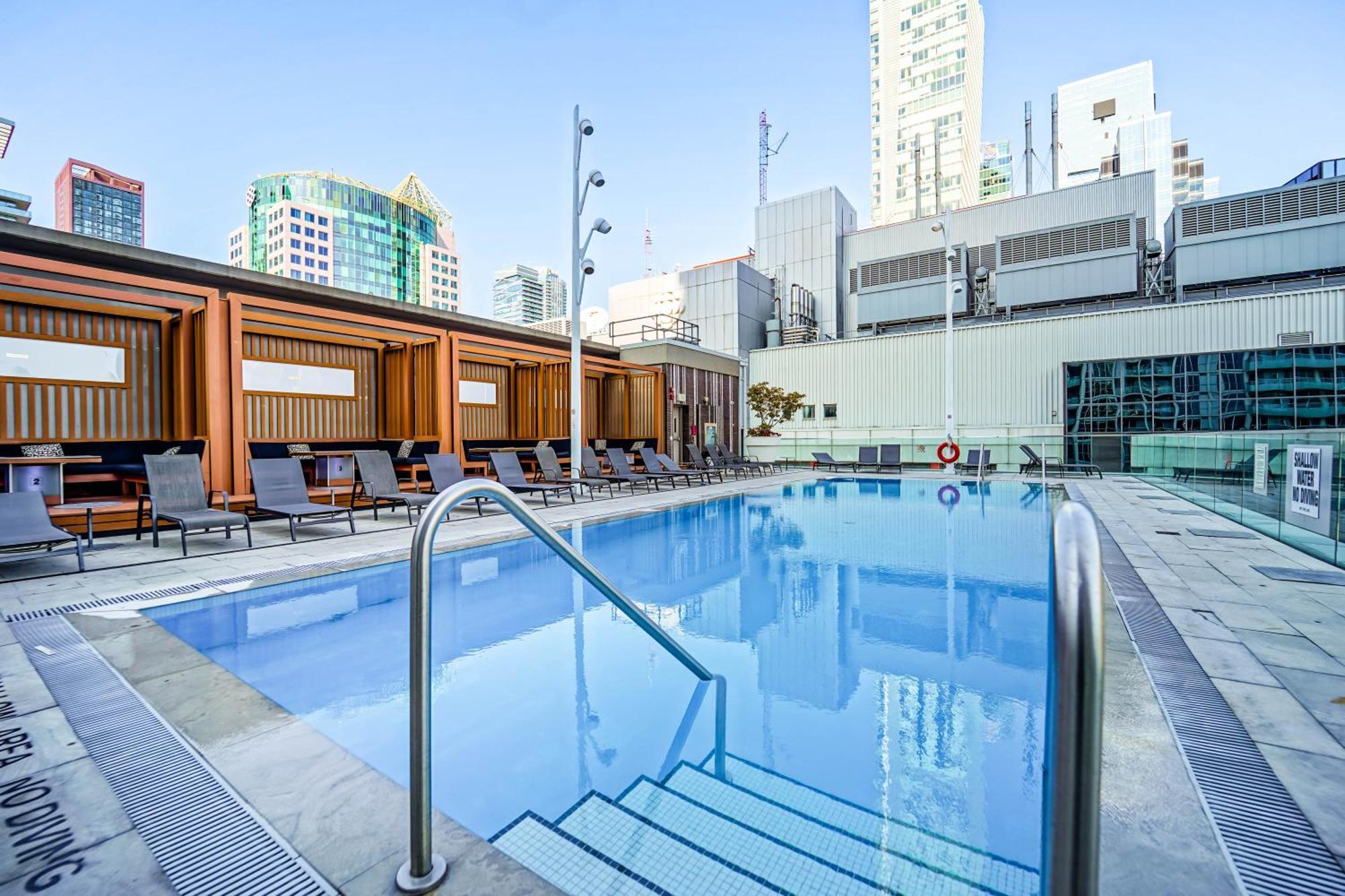Rhd Luxury Condos-downtown, Cn Tower, Metro Convention Centre, Rogers Centre, Free Parking