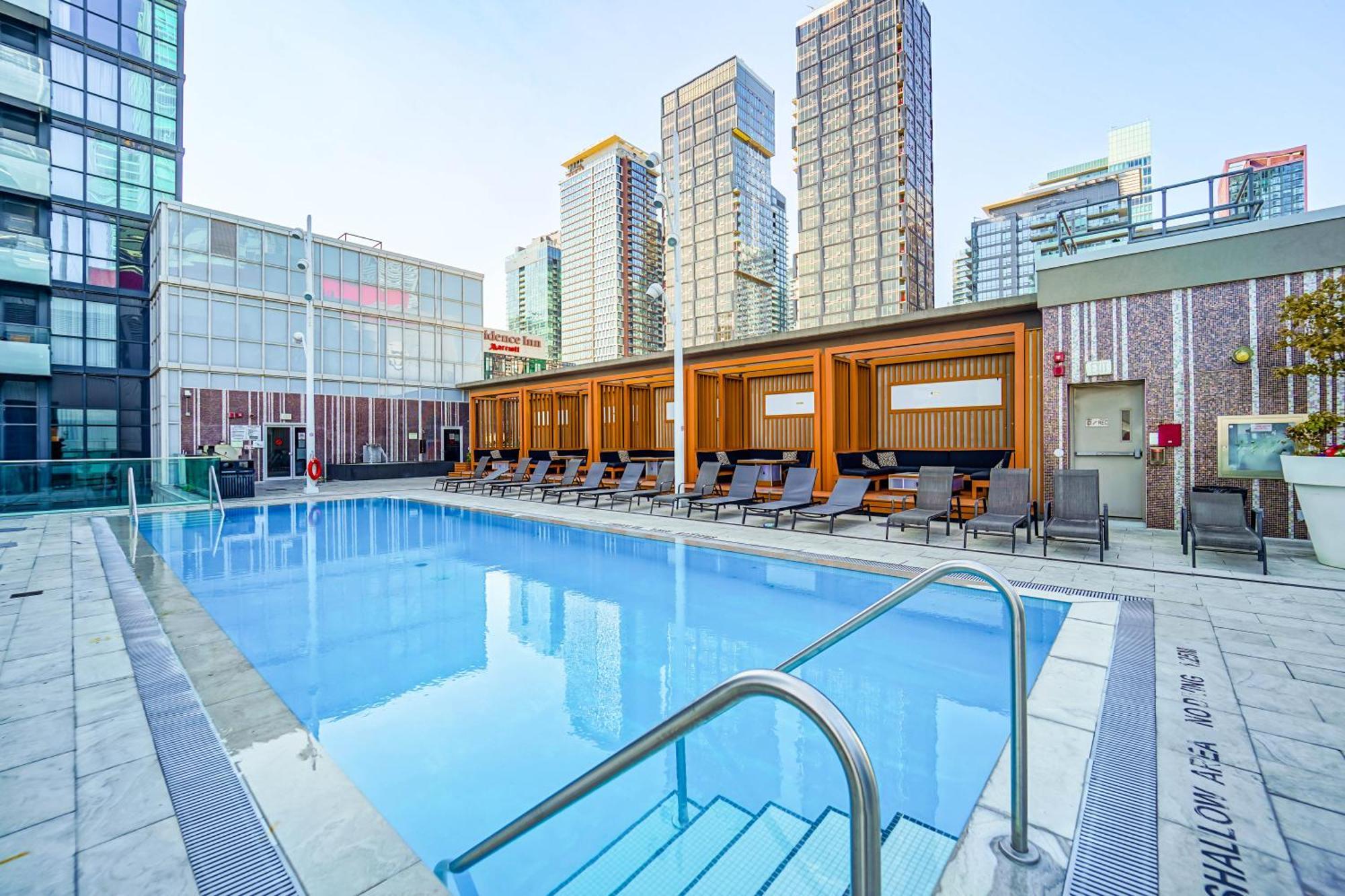 Rhd Luxury Condos-downtown, Cn Tower, Metro Convention Centre, Rogers Centre, Free Parking Apartment