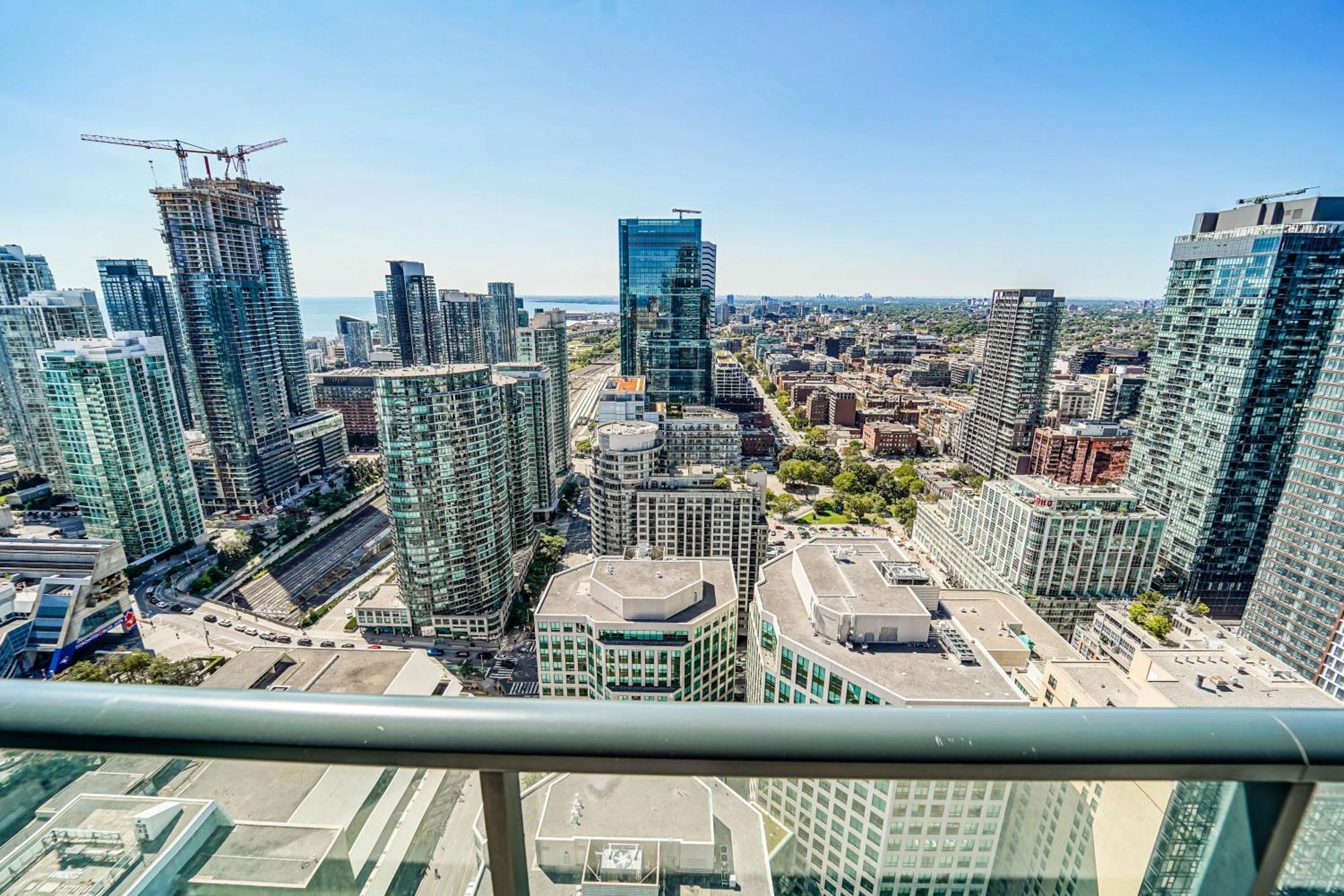 Rhd Luxury Condos-downtown, Cn Tower, Metro Convention Centre, Rogers Centre, Free Parking *