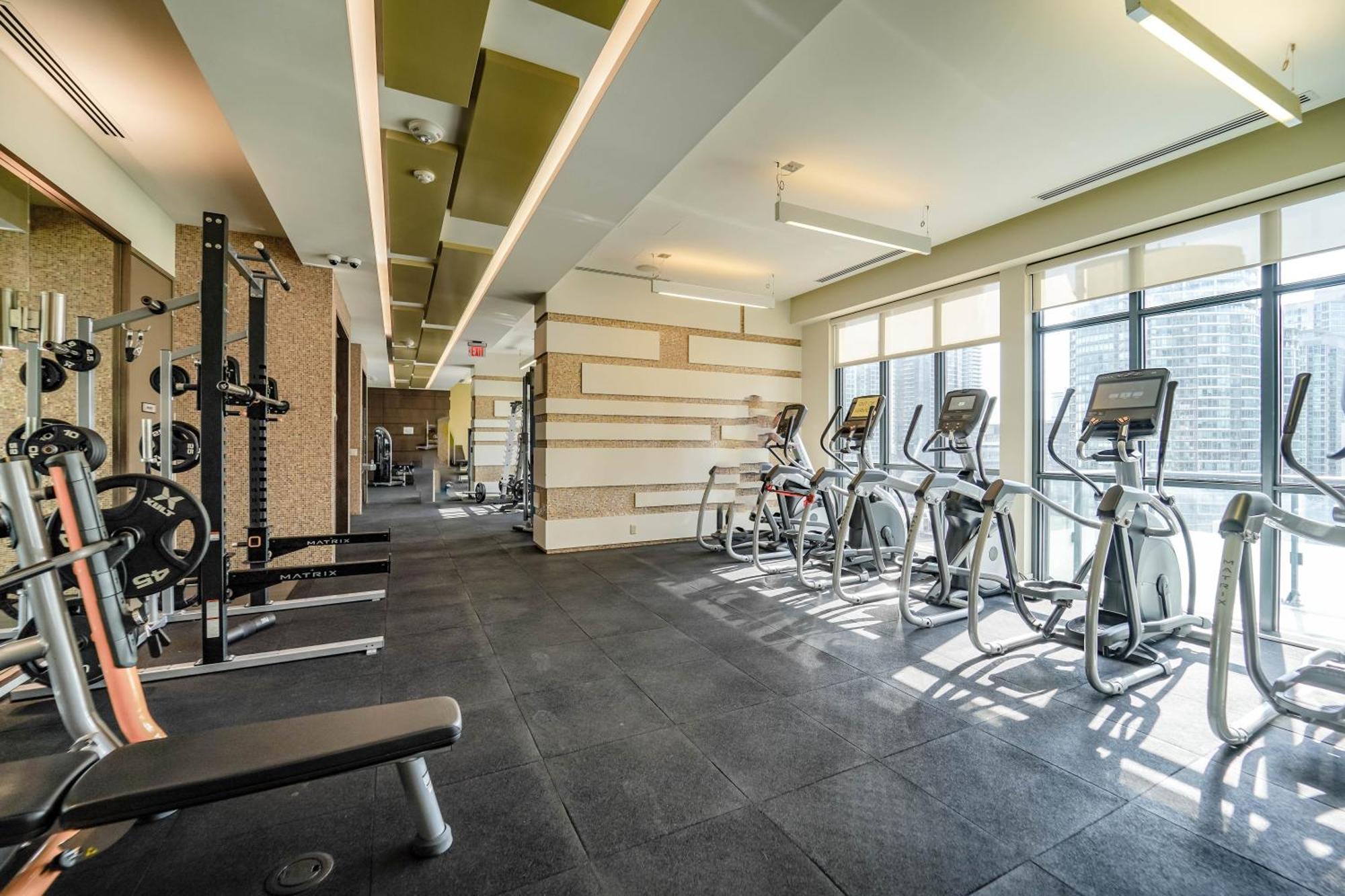Rhd Luxury Condos-downtown, Cn Tower, Metro Convention Centre, Rogers Centre, Free Parking Apartment Toronto