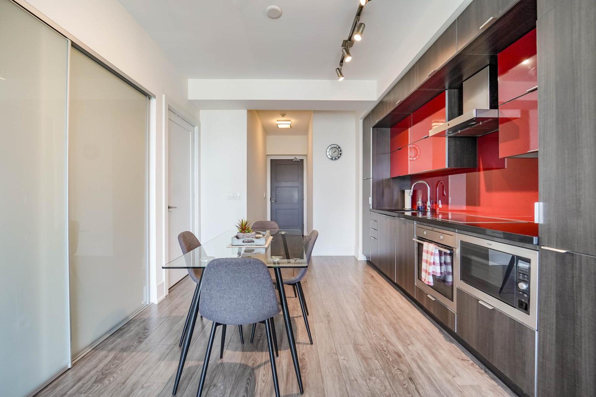 Rhd Luxury Condos-downtown, Cn Tower, Metro Convention Centre, Rogers Centre, Free Parking Apartment