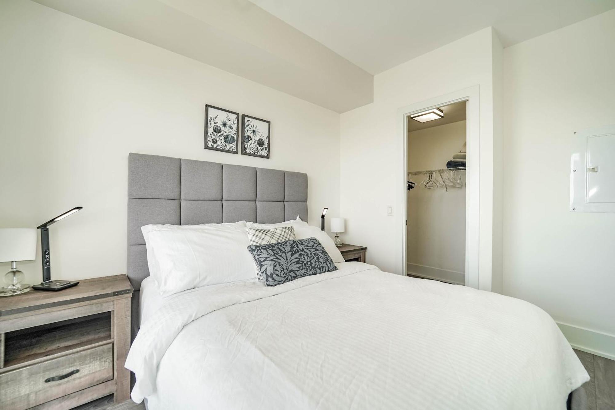 Apartment Rhd Luxury Condos-downtown, Cn Tower, Metro Convention Centre, Rogers Centre, Free Parking
