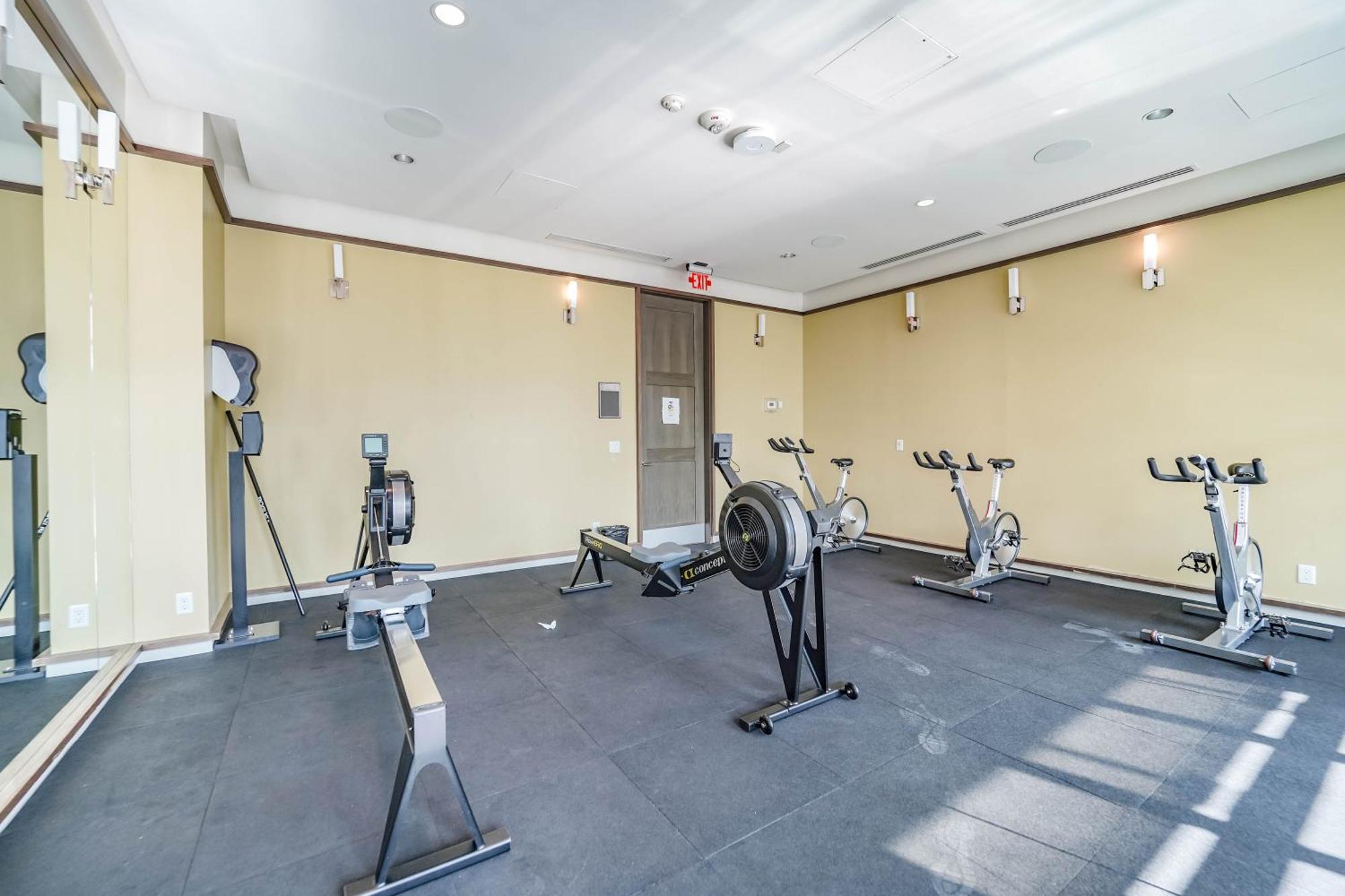 Rhd Luxury Condos-downtown, Cn Tower, Metro Convention Centre, Rogers Centre, Free Parking Apartment *