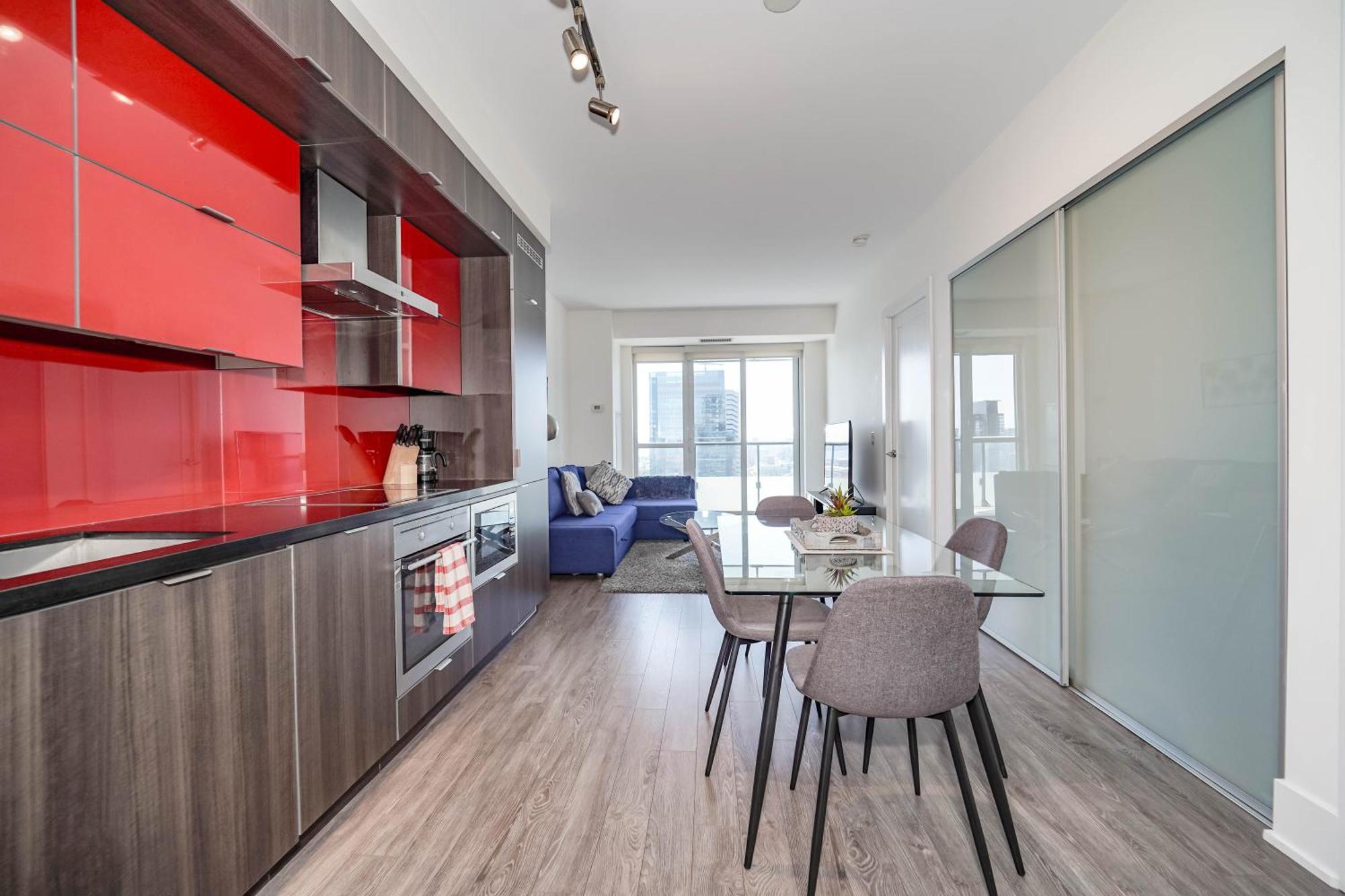 Apartment Rhd Luxury Condos-downtown, Cn Tower, Metro Convention Centre, Rogers Centre, Free Parking *
