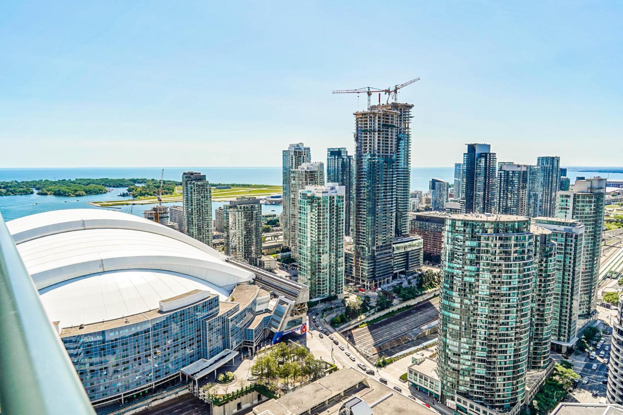 Rhd Luxury Condos-downtown, Cn Tower, Metro Convention Centre, Rogers Centre, Free Parking Apartment