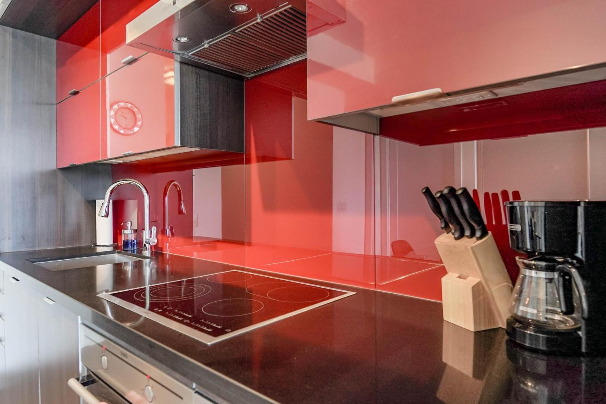 Rhd Luxury Condos-downtown, Cn Tower, Metro Convention Centre, Rogers Centre, Free Parking