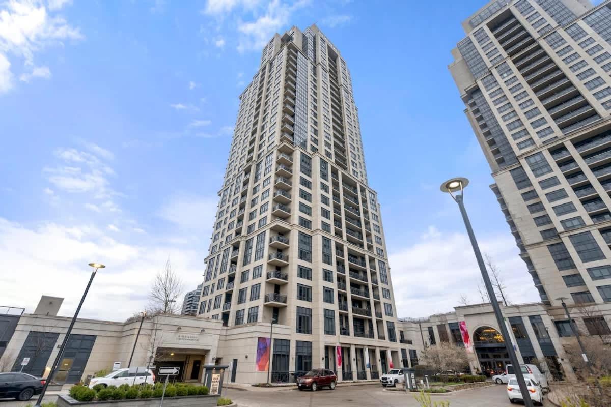 Charming With Private Terrace In Etobicoke *
