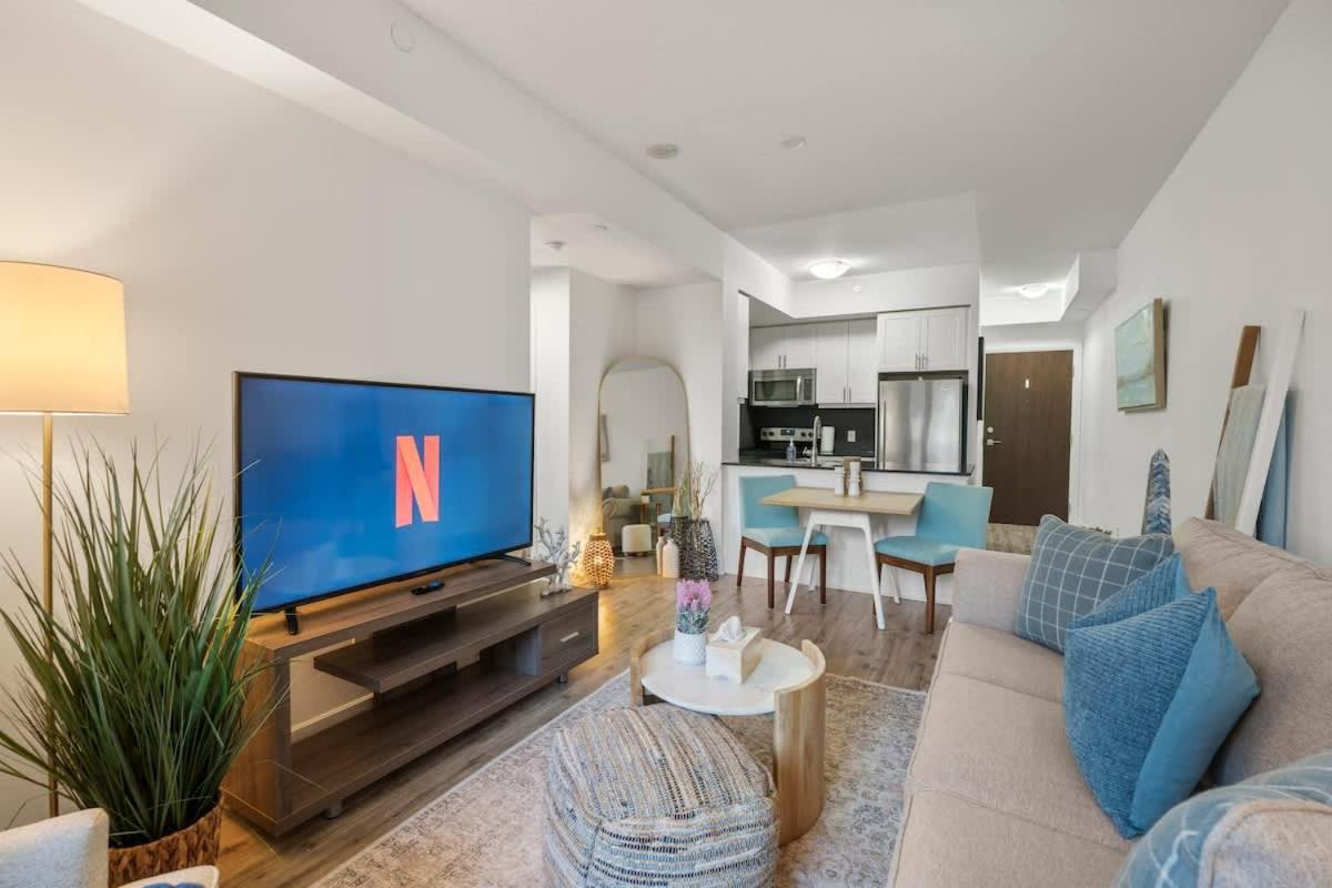 Charming With Private Terrace In Etobicoke Apartment