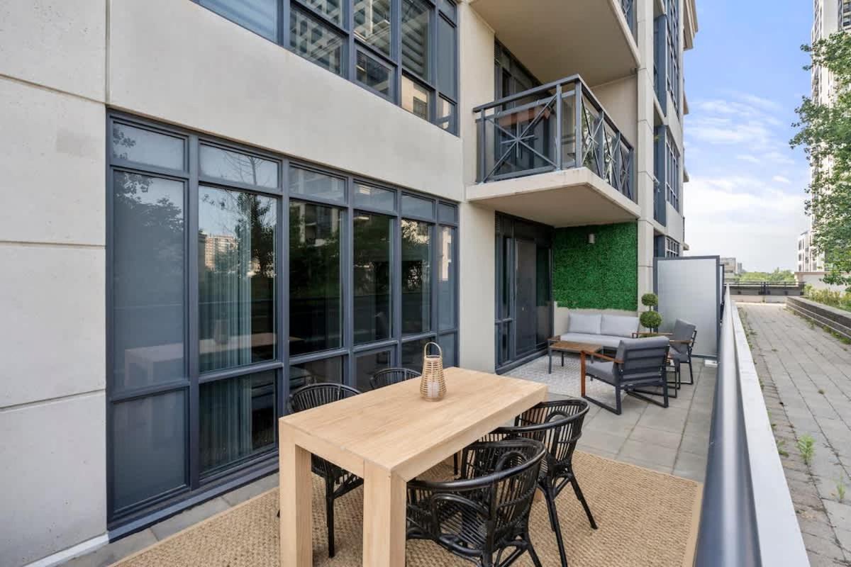 Apartment Charming With Private Terrace In Etobicoke *