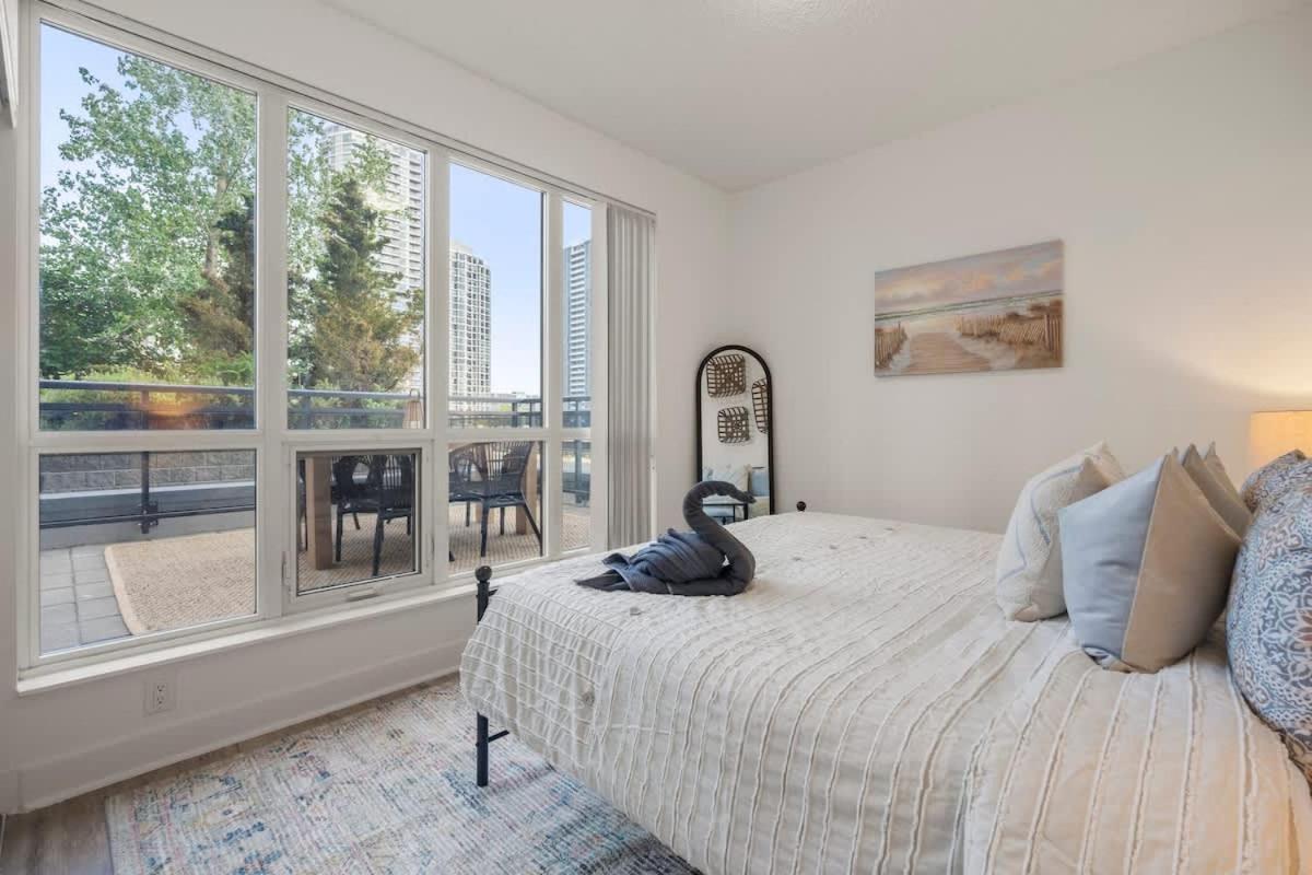 Charming With Private Terrace In Etobicoke Apartment Toronto