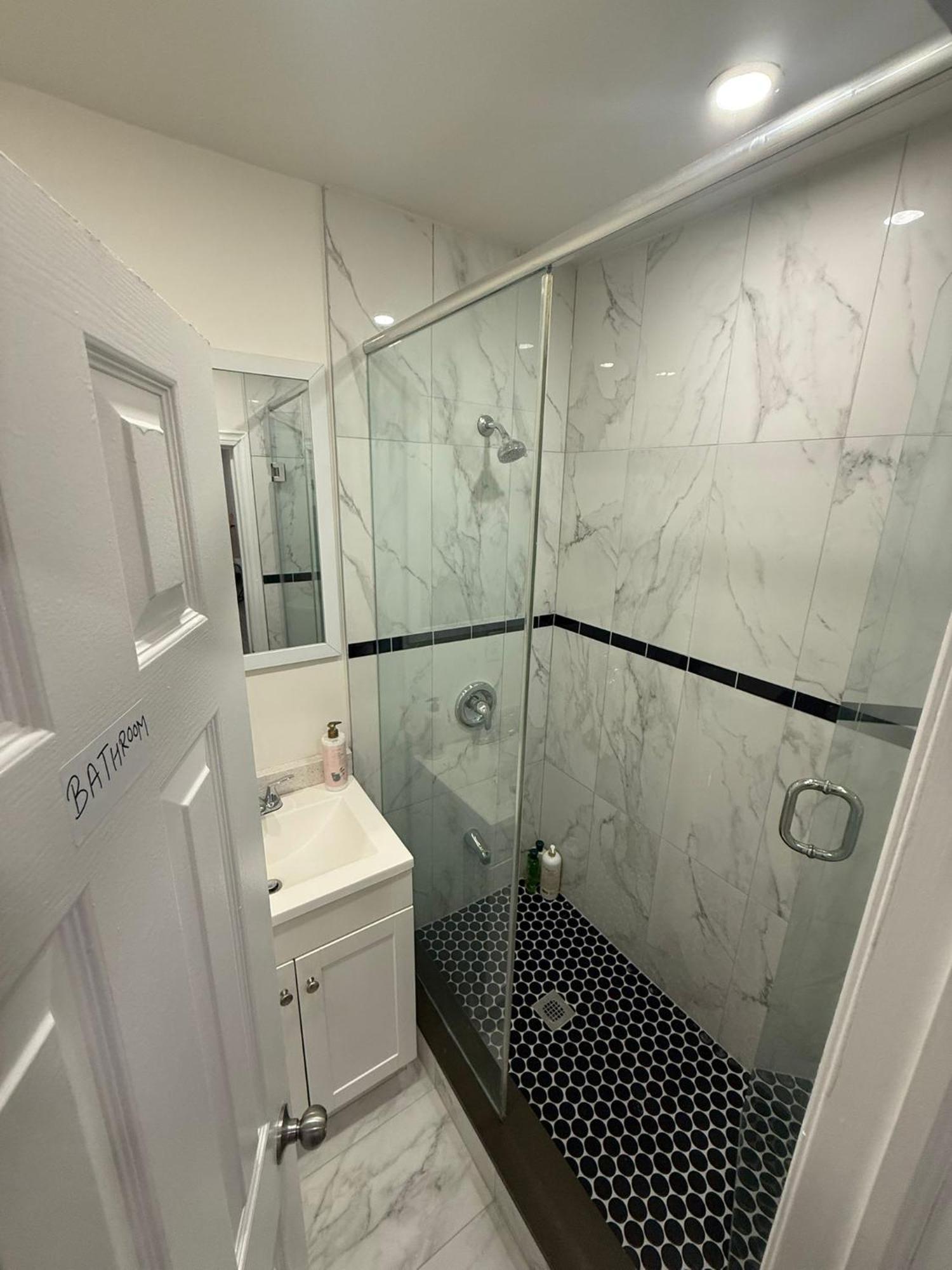 Privatunterkunft Queen-king St With Private Patio- Unbeatable Location *