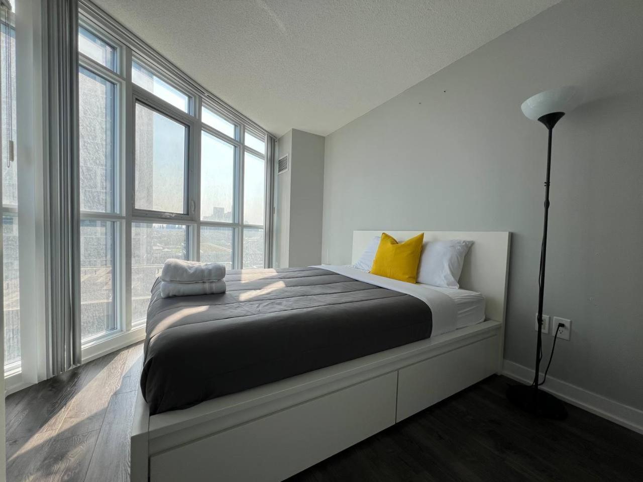 Apartment The Monarch Suites Toronto