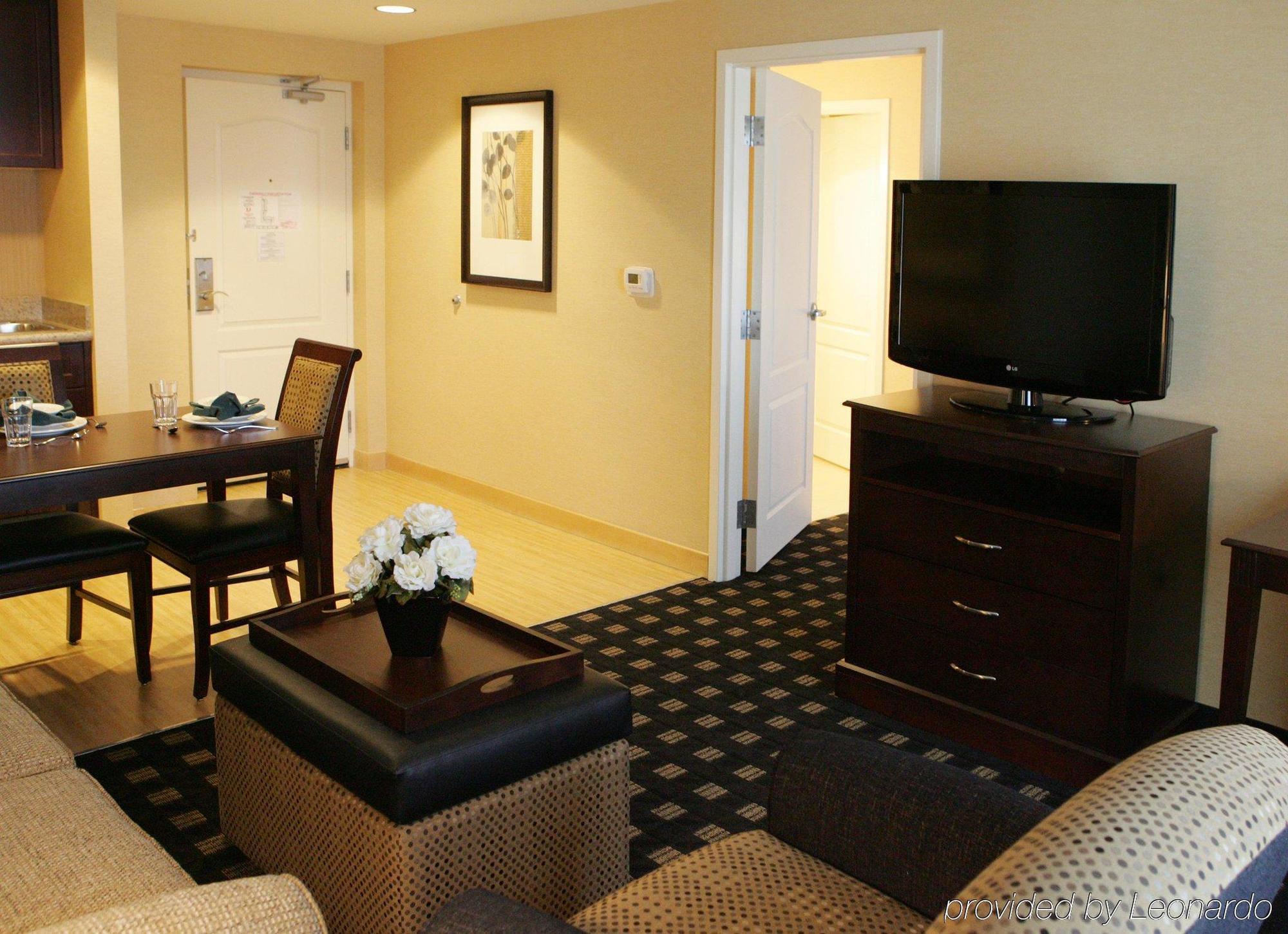 Homewood By Hilton Airport Corporate Centre 3*