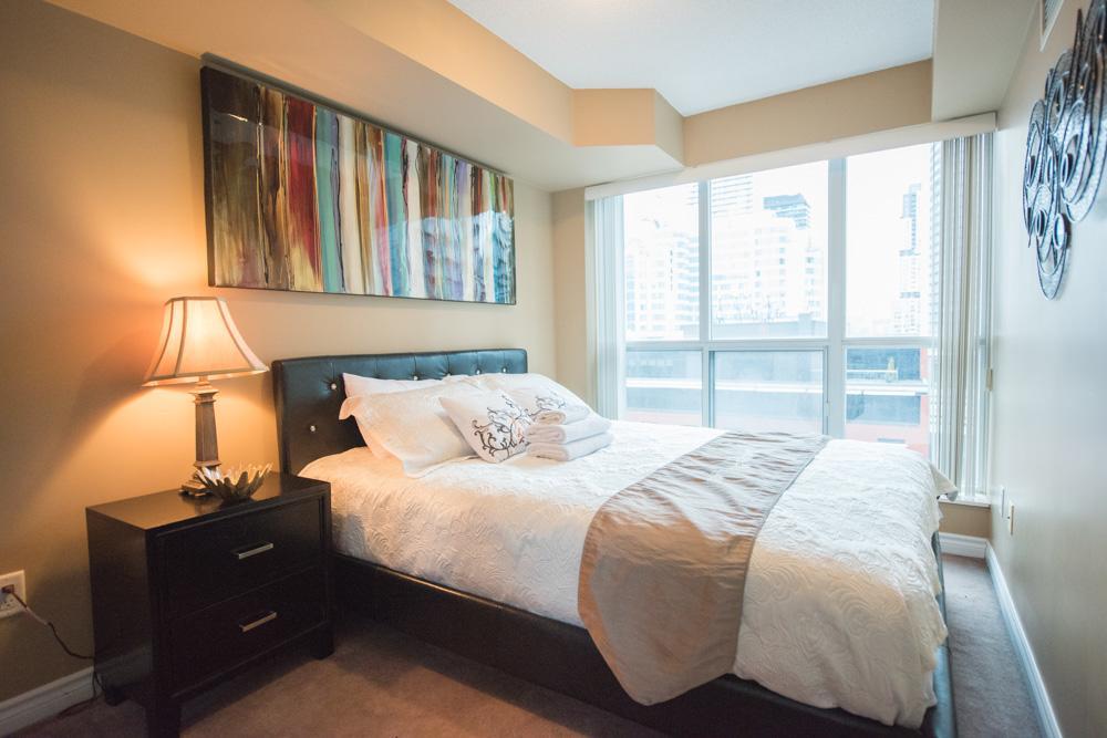 Luxury Downtown Cn Tower Apartment