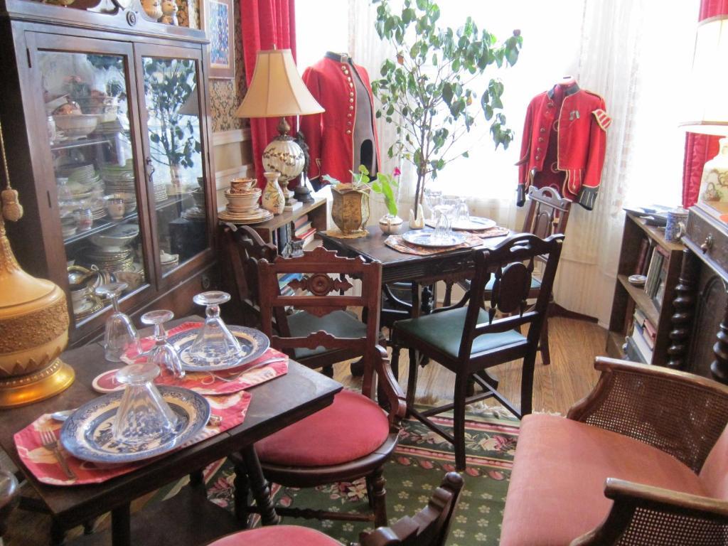 Pimblett's Downtown Bed &breakfast Bed & Breakfast Toronto