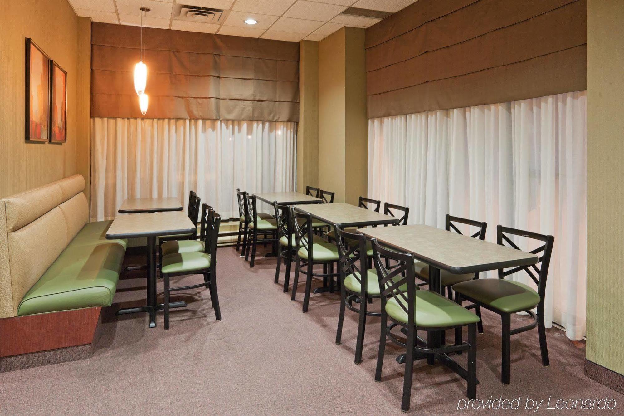 Hotel Express Downtown By Ihg Toronto
