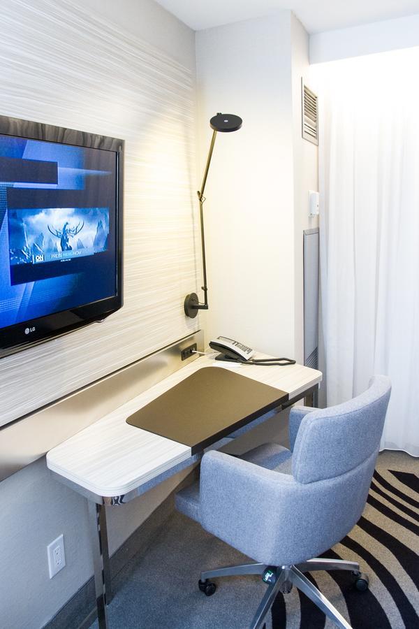 Novotel North York 3*