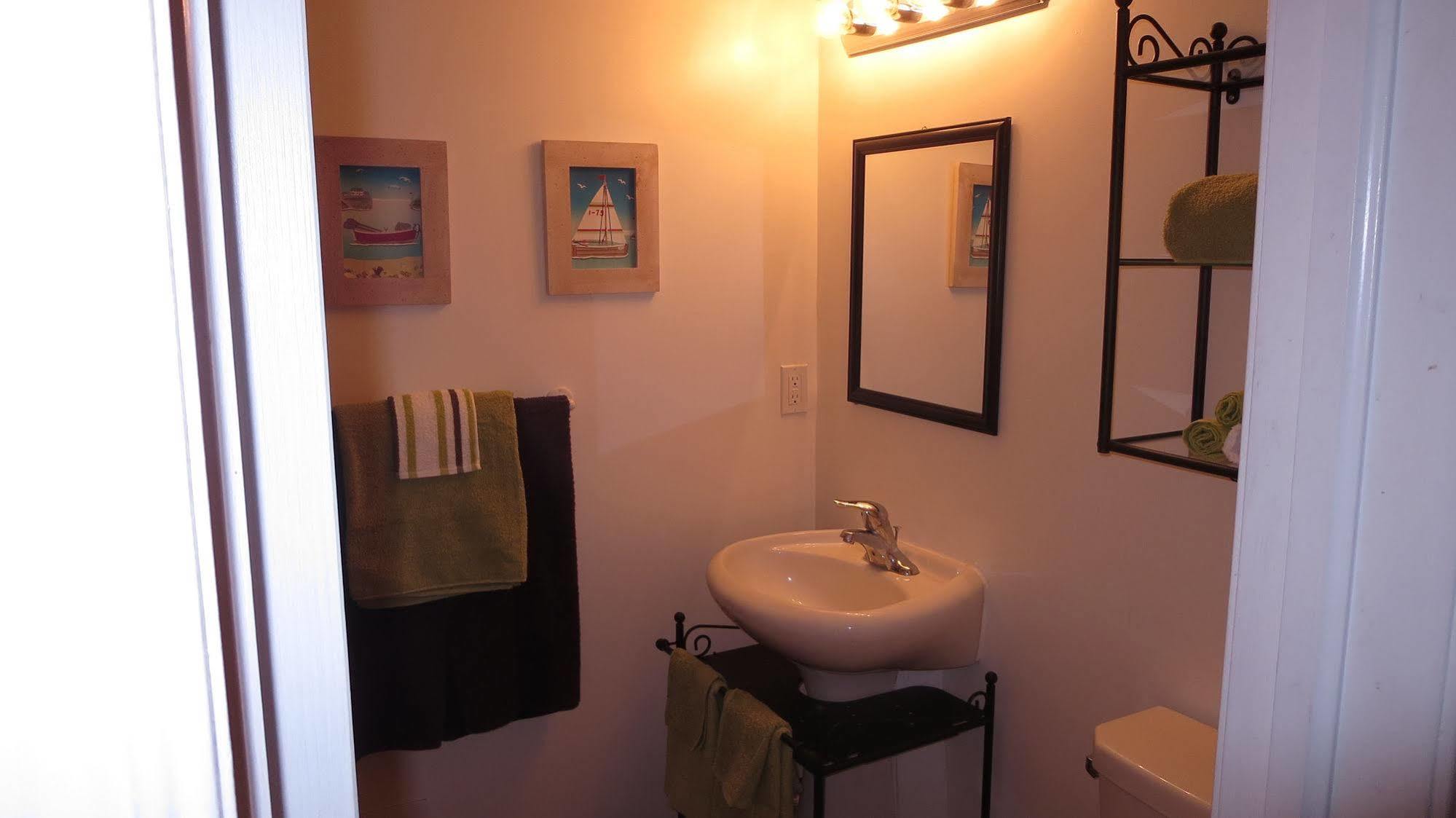 Executive Underground Apartment *