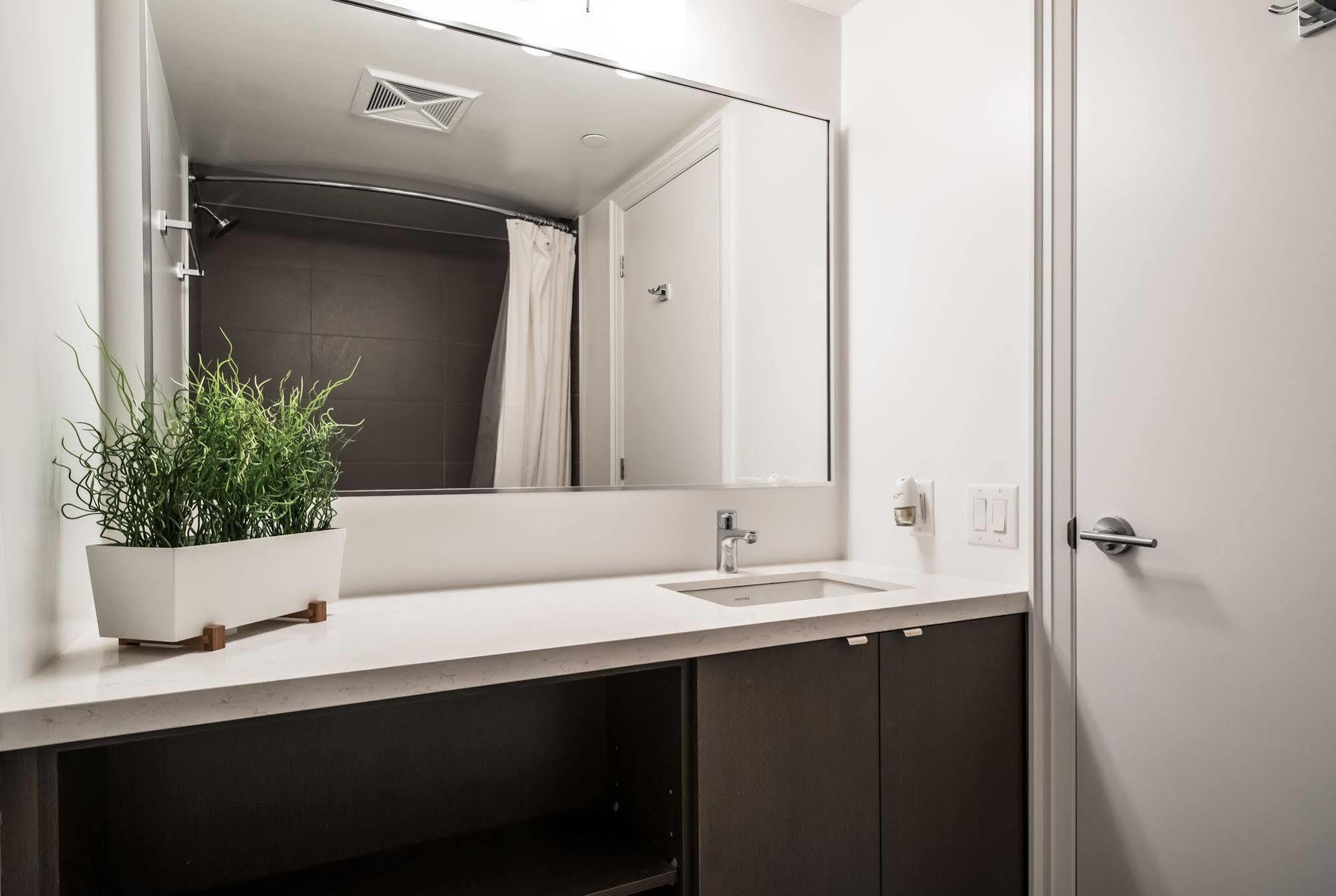 Quickstay - Luxury Executive In Yorkville Apartment *