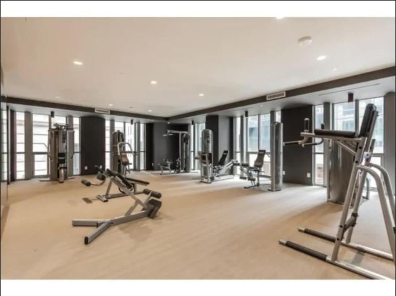 Temperance Skyview Suites By Sts Apartment Toronto