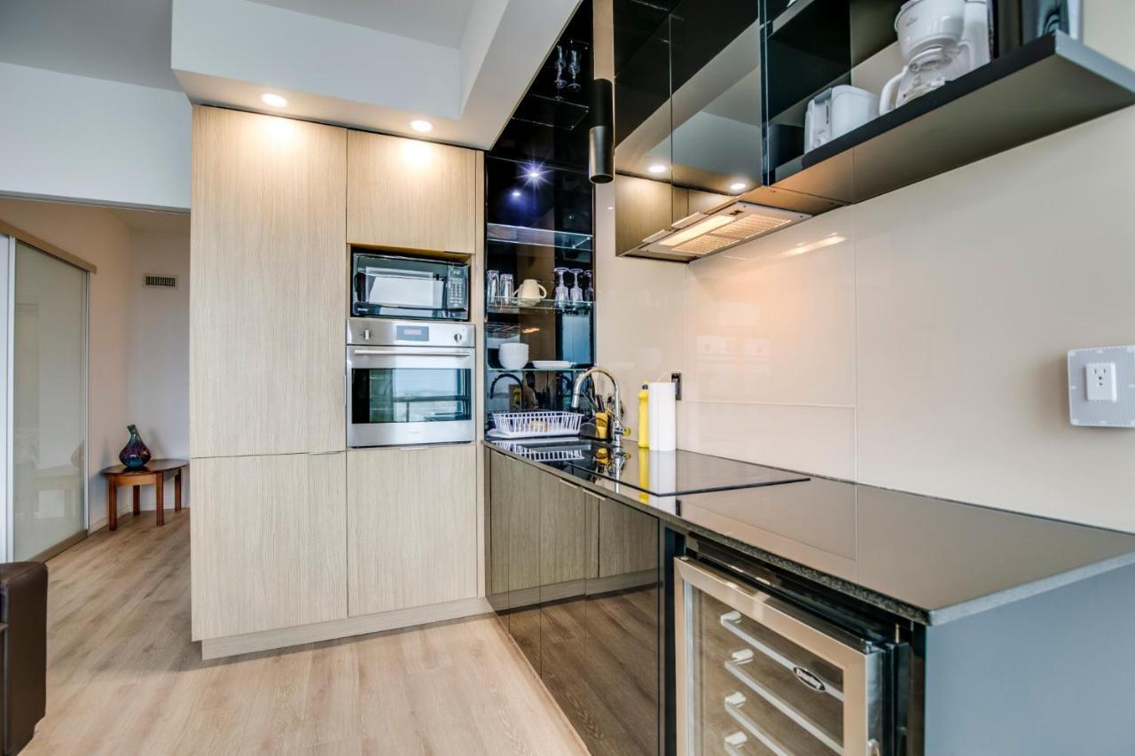 Temperance Skyview Suites By Sts Apartment Toronto