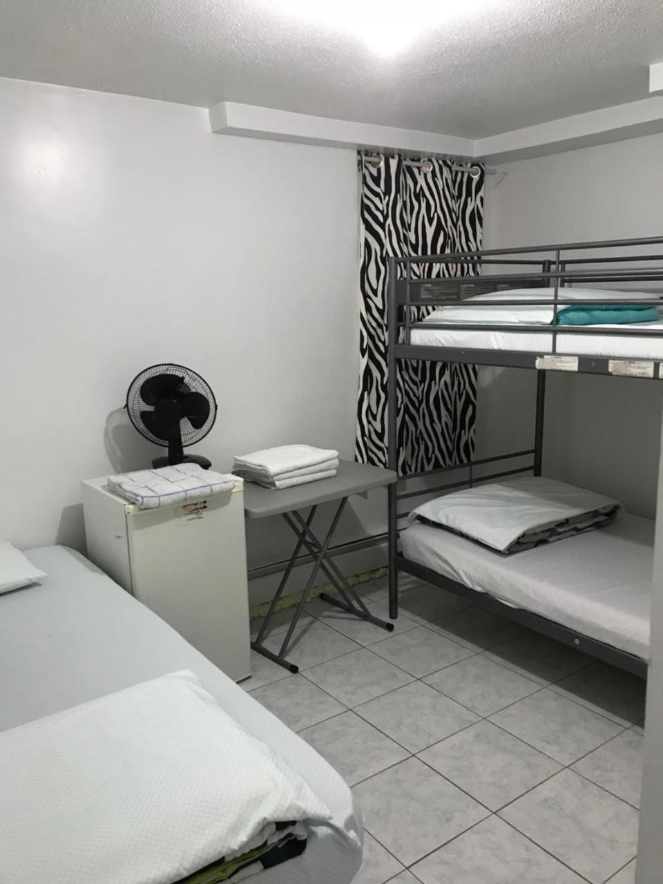 University Apartment 2* Toronto