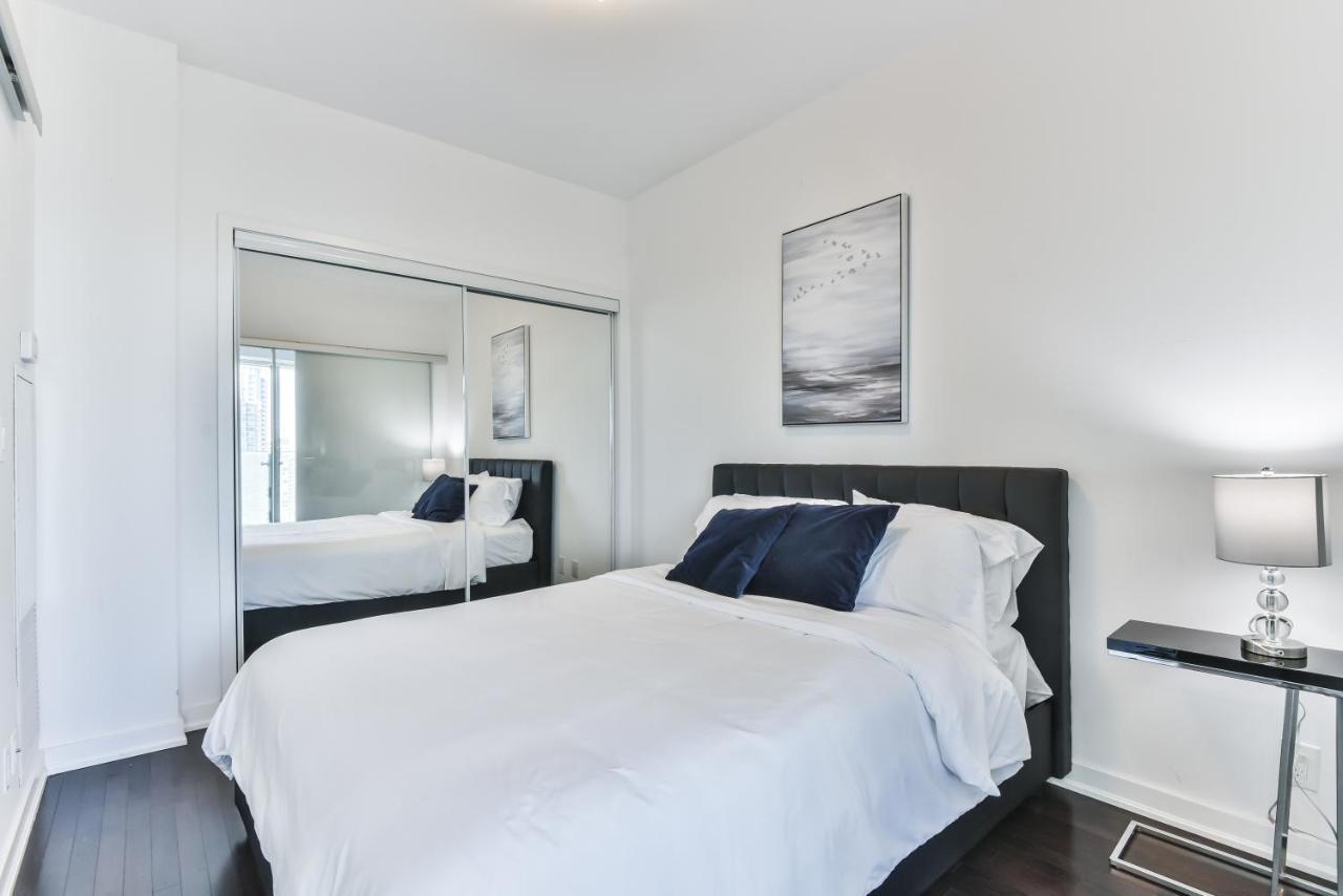 Condo Downtown, Cn Tower, Financial District
