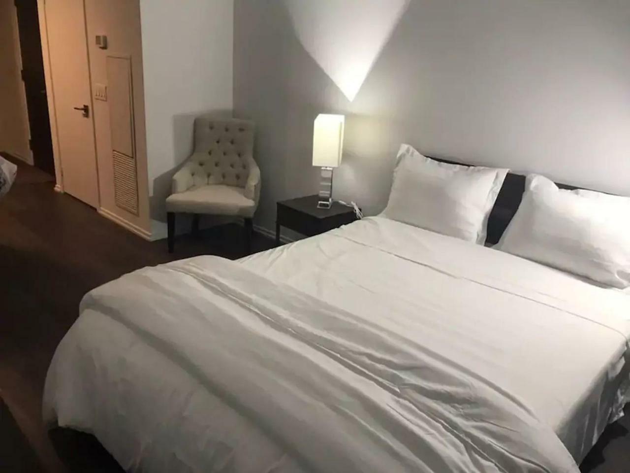 Temperance Skyview Suites By Sts Apartment Toronto