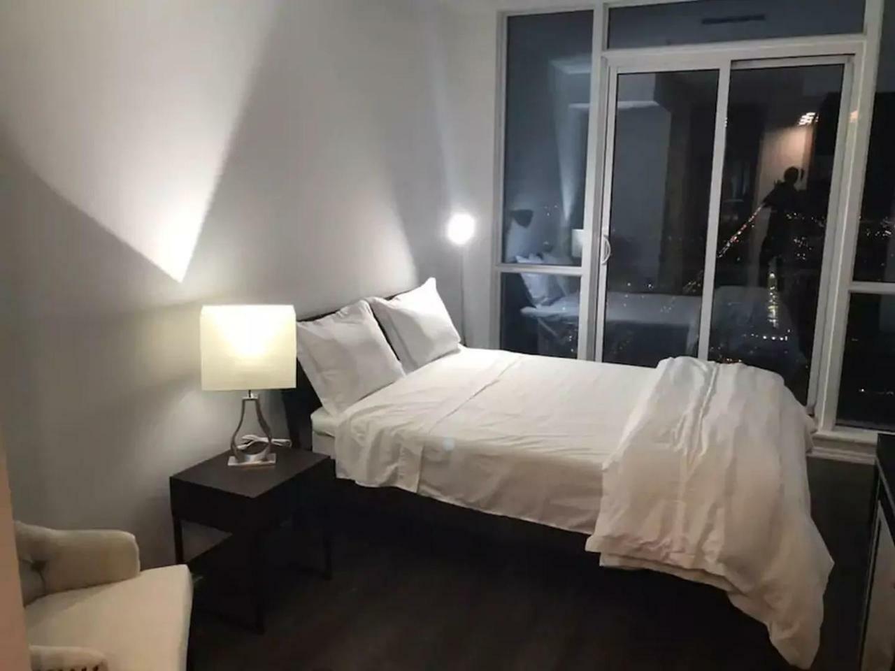 Temperance Skyview Suites By Sts Toronto