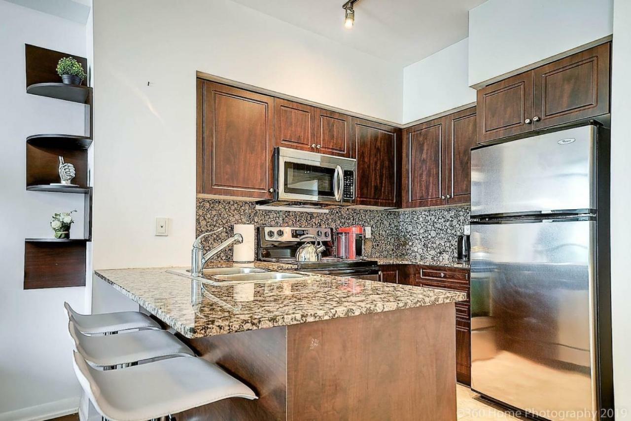 30 Off View Heart Of Downtown * Toronto