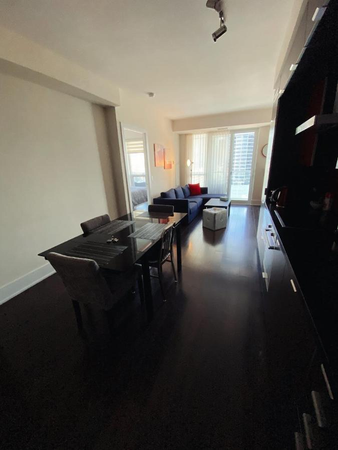 Luxury On Cn Tower Apartment