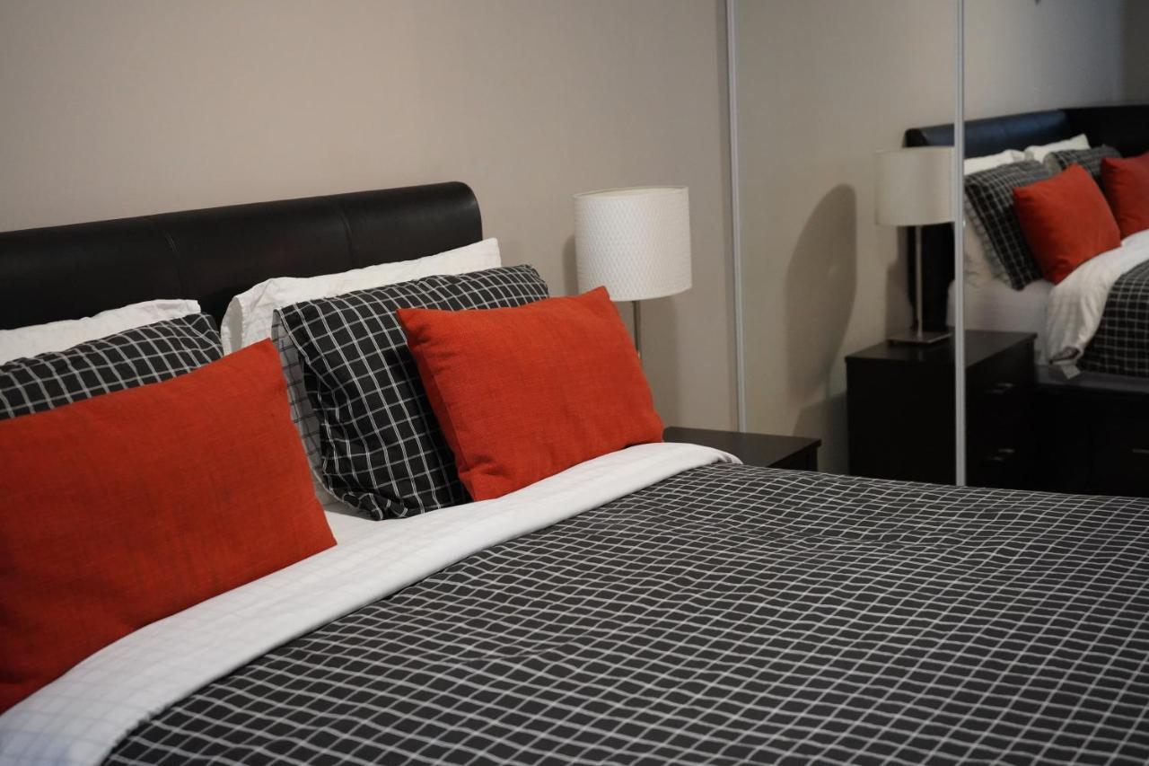 Living - Convention Centre Apartment