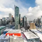 Stunning Views Of Downtown - Luxury High Rise With King Bed!