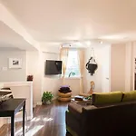 Charming Downtown Pied-A-Terre