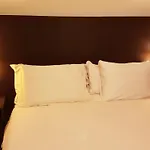 Toronto Luxury Accommodations - University Plaza