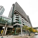Downtown Condo, Free Parking & Amenities