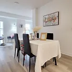 Lovely 3 Bedrooms In University Of Toronto