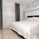 Your Comfy Home In Mid-Toronto
