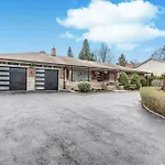 Lovely 2 Bedroom Basement Apartment In Toronto