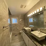 Yonge And Finch Subway !N Cozy & Modern Private Bdr With Shared Bathroom