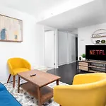 Upscale & Modern 2Bd + Den 2Ba Heart Of Downtown!