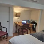 2 Queen Bedroom Apartment Upper Beaches