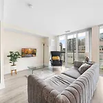 Planurstay - 2Br & 2Bth 300 Front Street West